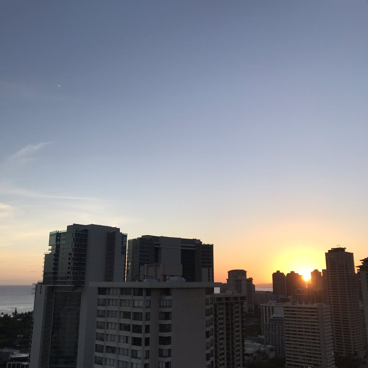 MihoRiddle's tweet photo. ไปๆฅใไธๆฅใใใใจใ๐
Stay safe Hawaii and get better soon ๐
#sunset
#ใใฏใค
#ใใใซใซ
#ใฏใคใญใญ
#ใคใใฝใฉ
#้็ฉบ
#ๅฝ้็ตๅฉ
#ๆ่ฌ
#ใใใใจใ
#hawaii
#hawaiilife
#waikiki
#honolulu
#love
#appreciate
#findrhc https://t.co/gyfWCmImWb