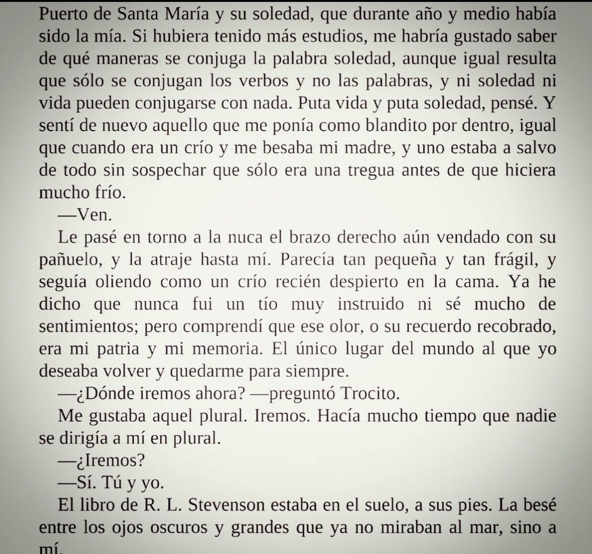 ILianaAlba's tweet photo. #LeyendoAprendí que: «me habría gustado saber de qué maneras se conjuga la palabra soledad, aunque igual resulta que sólo se conjugan los verbos y no las palabras y ni soledad ni vida pueden conjugarse con nada ».
@perezreverte #UnAsuntoDeHonor #Cachito https://t.co/dWIFfLpfTC
