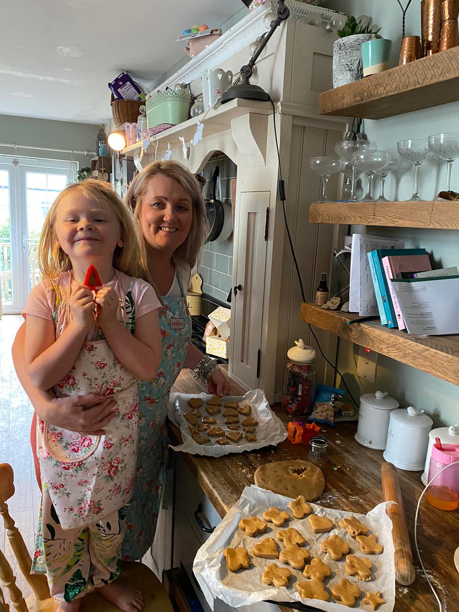 KellyLat's tweet photo. @romillypsrecep Amelia has been baking again, this time chocolate chip cookies 🍪 https://t.co/MLVG95HUne