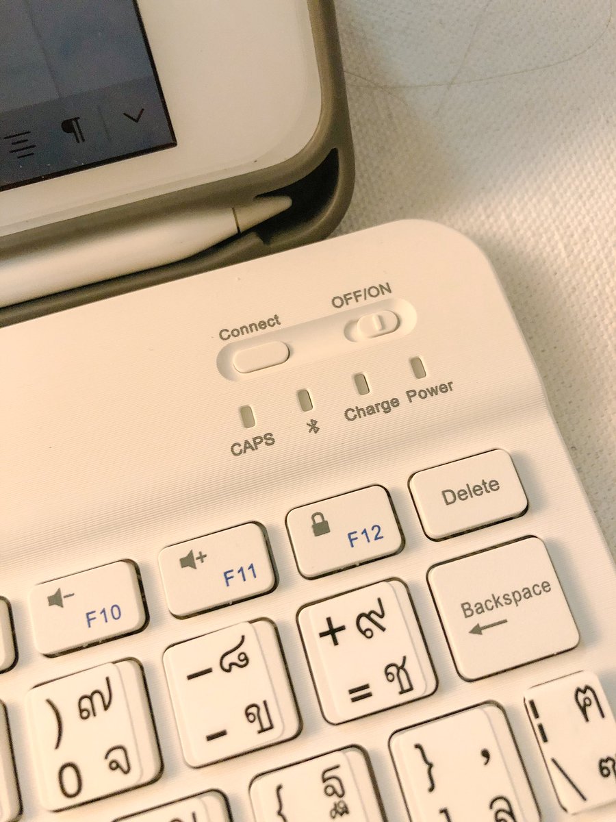 Nananblogblog's tweet photo. มาค่ะ คีบอร์ดสำหรับต่อบลูทูธ มือถือก็ได้ ipad iphone ได้หมด เชิญทางนี้ราคาไม่ถึง 200- ดีเกินราคามาก โดนป้ายมาจากในทวิตเหมือนกันค่ะ พิมงานไว ไม่ติดขัด เสมือนทุกคนใช้คอมหรือโน๊ตบุ๊คปกติเลย รักมาก💛 #ของมันต้องมี #ไว้รีวิวห้ามขายของโว้ยย 
ปล.ลิ้งสั่งซื้อ กับวิดิโอการใช้งานใน Mention https://t.co/ahWYoFL3gr