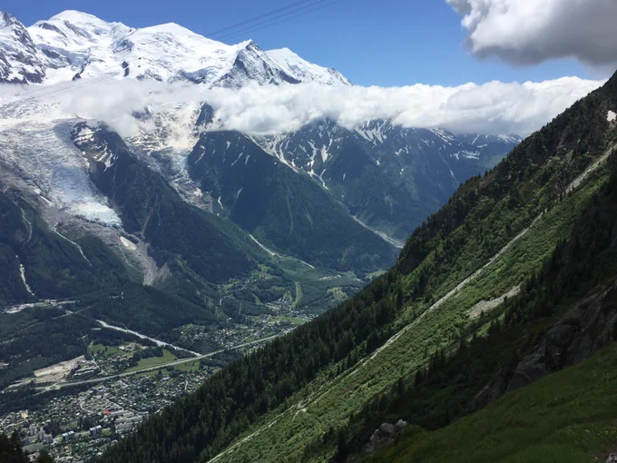 フランスとスイスとの国境、アルプス山脈で撮った写真素材販売中です!氷河が作った渓谷の街と4000m級の山々!
無料配布も60枚あるので使えそうなものがあったらご自由使ってねー!
【60枚無料配布】アルプス山脈(フランス)写真配布【トレス、加工、資料】 https://t.co/qoTAZCd4Y4 