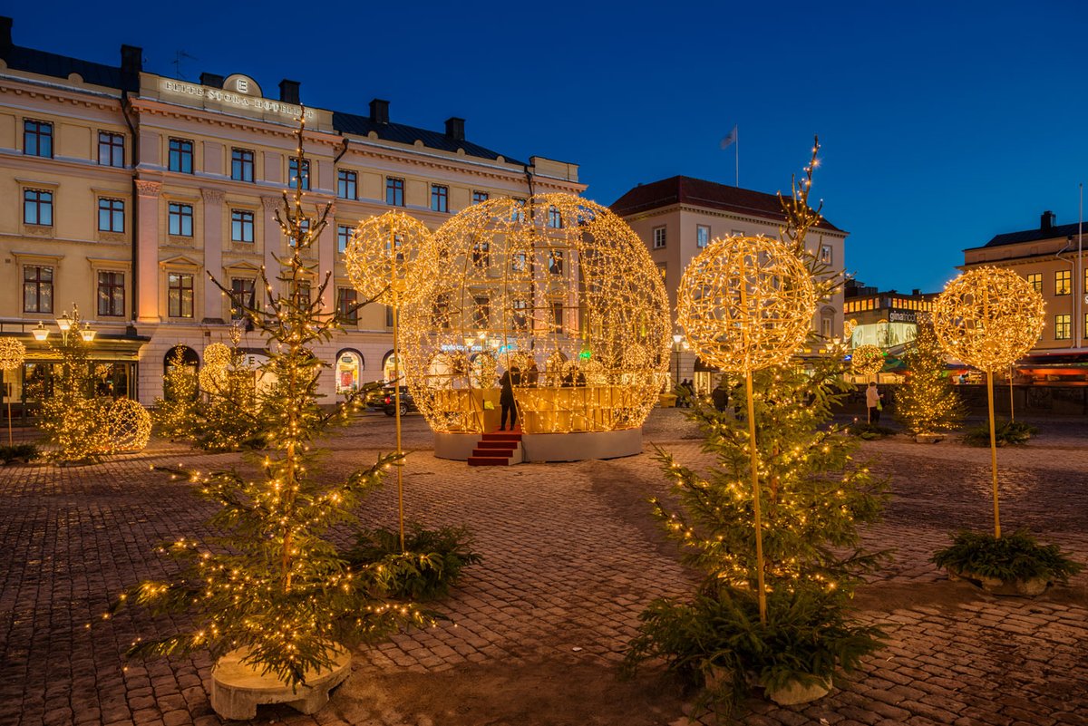 mk_illumination's tweet photo. Get immersed in #light in a life-sized bauble!
email:sales@mkillumination.co.uk
#mkillumination #truelightexperiences #christmaslights #festivelighting #christmasplanning #christmasdecoration #marketingmanager #lightexperience #landmarkvalue #placemaking #experiencemarketing https://t.co/0h4ttIgtEx