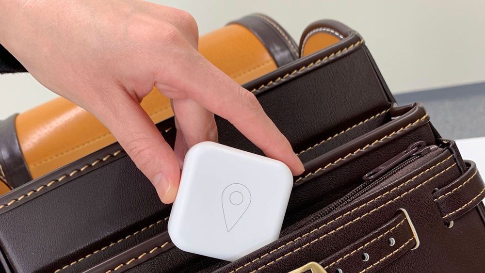 JapanGov's tweet photo. #Bsize's YAGI Keita challenges traditional notions of #ConsumerElectronics, w/his unique products. His latest endeavor - a web-based location tagging service w/a durable AI-powered mobile device - ensures children's safety real time for parents.
#InnovationJapan #GPSBoT #STROKE https://t.co/4HaFBdBL4h