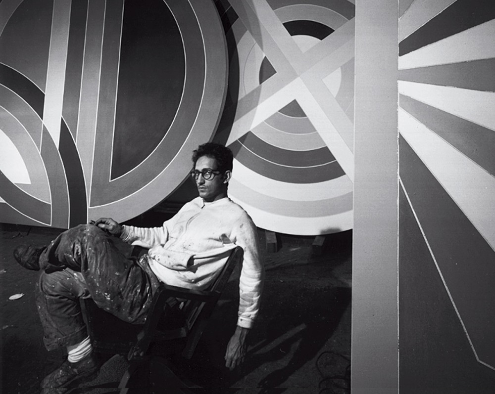 AestheticaMag's tweet photo. "What you see is what you see." Frank Stella is recognised for making minimal abstract paintings and geometric forms. The artist was born #onthisday in 1936. https://t.co/ZXfsiszXRP