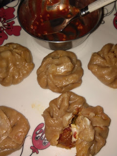 Lekha_B's tweet photo. WHOLE WHEAT CHEESY VEG MOMOS.
Craving some steamed momos? but don't want to get refined flour into your stomach? then replace it with atta! believe me it will taste much better than regular momos!

Try it out!

https://t.co/5k279j2zXI
#momos  #cuisines https://t.co/GpU334raXG