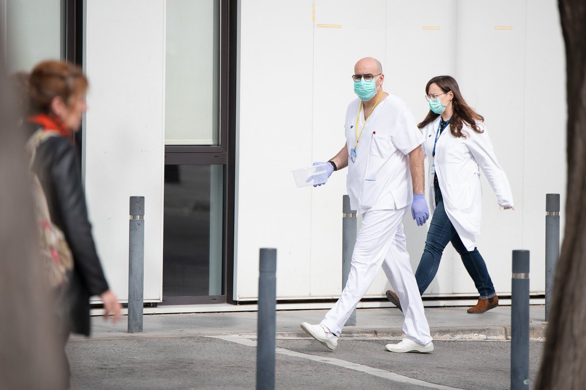 DisnovaSabadell's tweet photo. Avui és el #DiaInternacionaldelaInfermera2020 i volem agrair el gran esforç i treball que estan fent els nostres professionals de la sanitat pública!
@parctauli 😊👩‍⚕️👨‍⚕️🏥 https://t.co/MKaYAz3bd5