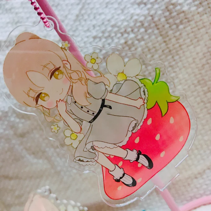 めちゃかわいいです!今回印刷をお願いしたおたクラブさんよりおまけにキャンディ台座入ってました感謝…  #描いたよクレアさん 
