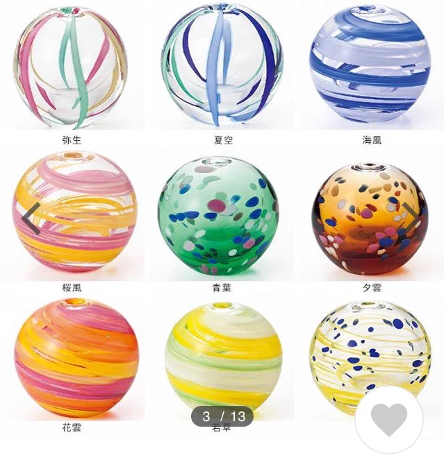 ヨーヨーみたいな花瓶可愛い〜。「津軽びいどろ花器一輪挿し」がどれも素敵