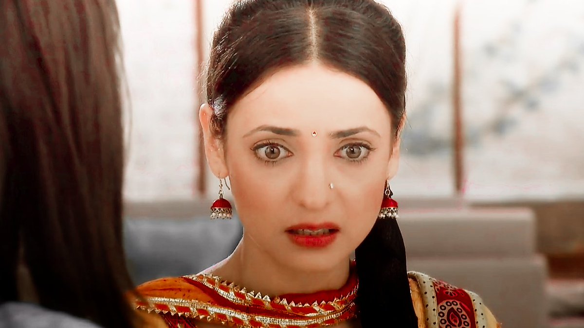 Khushi -" Kya sage Bhai behen, Behen itna meeta bolti, Aur Bhai kadwa karela "Omg she is hilarious  I love this girl so much  #Arshi  #RabbaVe  #IPKKND #SanayaIrani  #KhushiKumariGupta