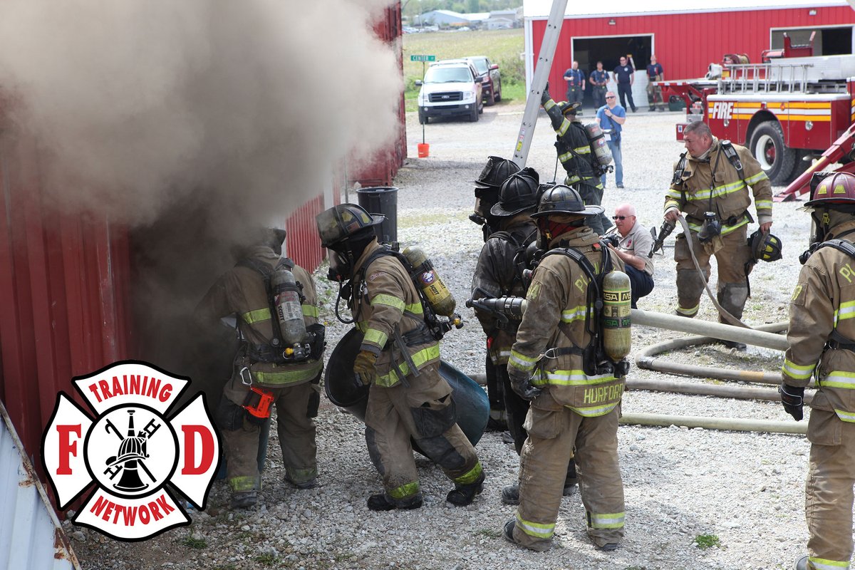 fdtrainingnet's tweet photo. Moving in. #FireCombat #FDTN #fdtraining #firetraining #livefire #RIT #firegroundops #engineops #truckops #tailboard #training #bigline #taxpayer https://t.co/nncW3mt3HL