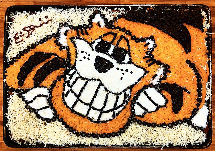 EricJohnArt's tweet photo. Really enjoying listening to my @Cat981Mornings on @CatCountry981 keeping my morning upbeat and positive! @maddieonair @BrianCatCountry @JakeTheCat981 #PizzaArt https://t.co/f1sfRMtyyL