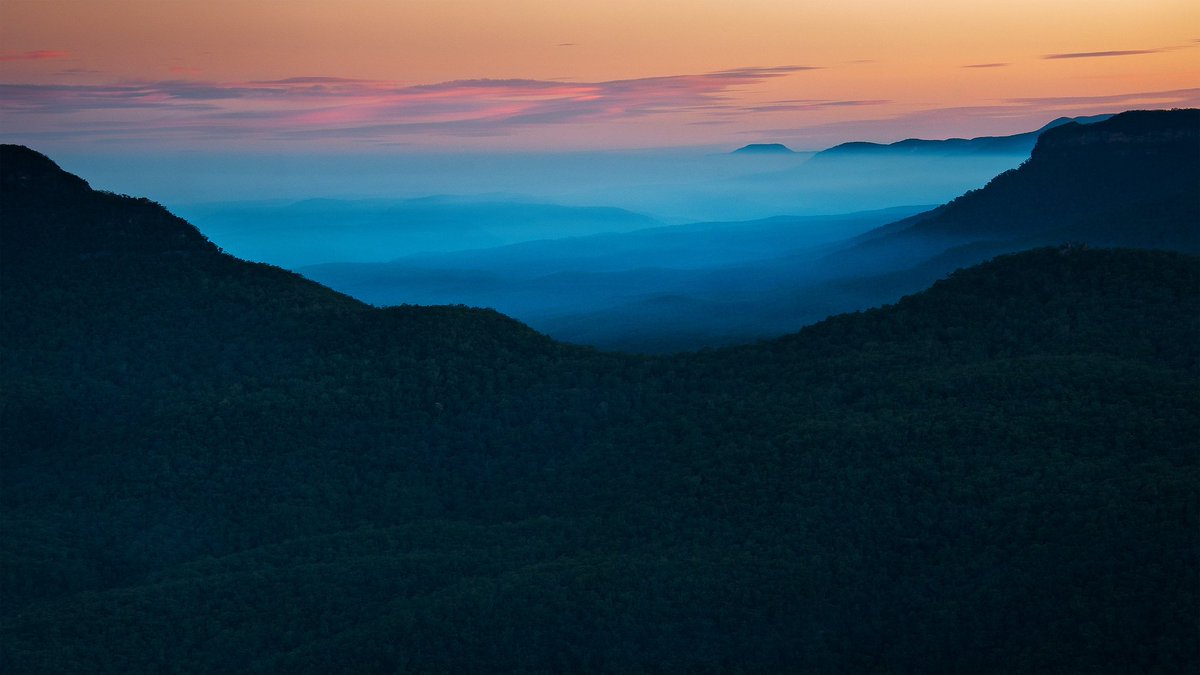 benjaminpearse's tweet photo. Jamison Glowing
Cooler temperatures on sunset pushes down bushfire smoke into the Jamison valley treeline as the sunlight fades. This image was taken in the world heritage Blue Mountains, Australia 2013.
#fromthevault #jamisonvalley #bluemountainsaustralia https://t.co/MO6qp9ZJHW