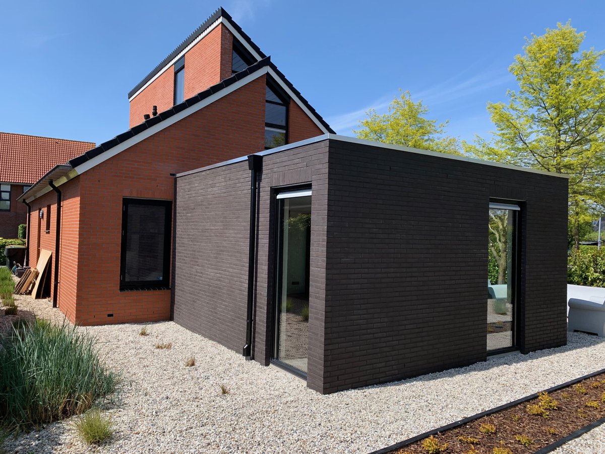 BouwRegeling's tweet photo. - OPLEVERING UITBREIDING WONING - 
We hebben deze woning in Veendam uitgebreid met een moderne tuinkamer. De aanbouw vormt een prachtig geheel! https://t.co/qm33iwrVOL