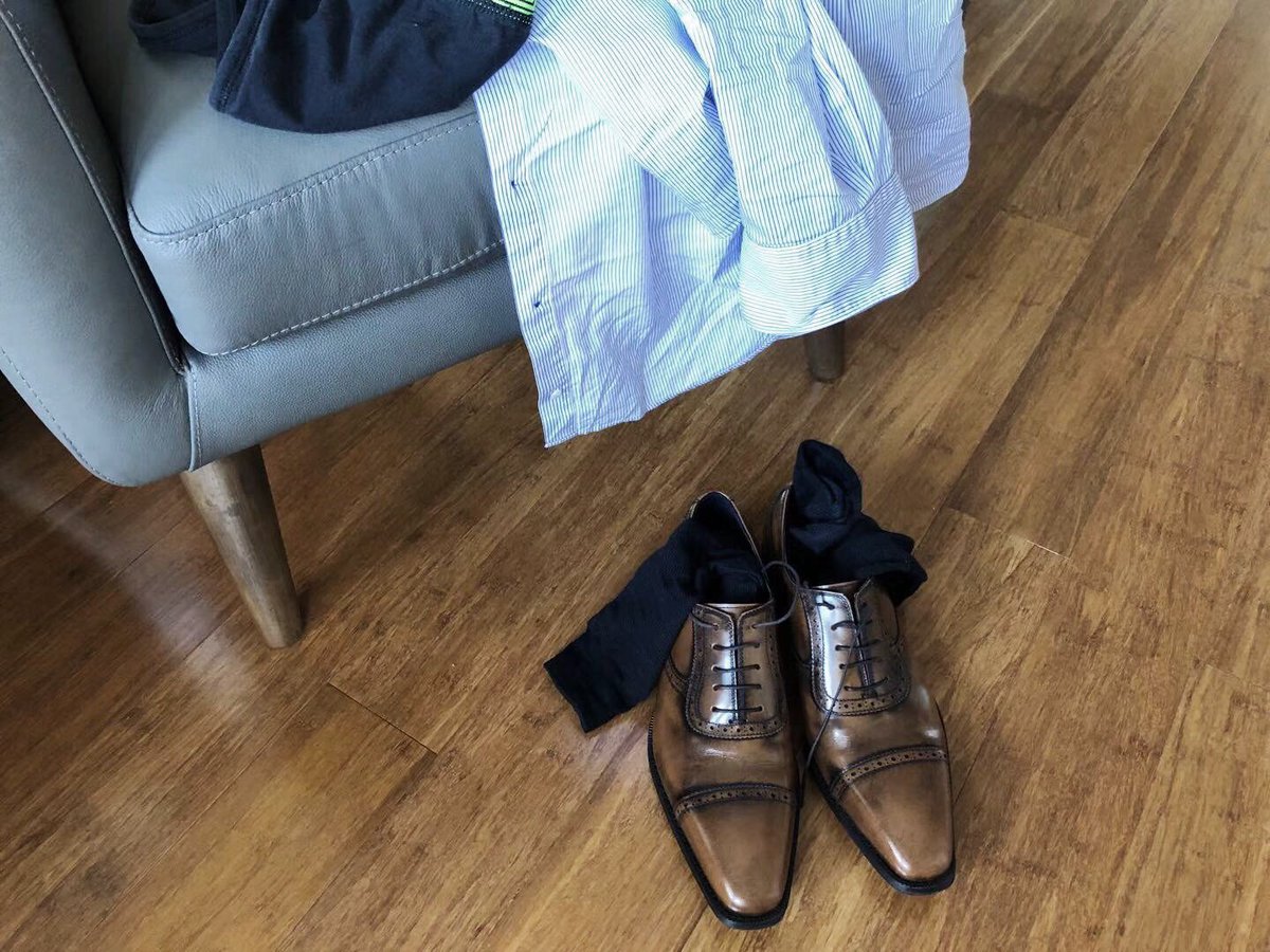 👔