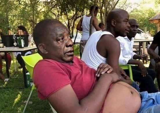 Rexnjandini's tweet photo. Ramaphosa why a re R350? Ele gore R650 ekae? https://t.co/YbNUyFSPIG