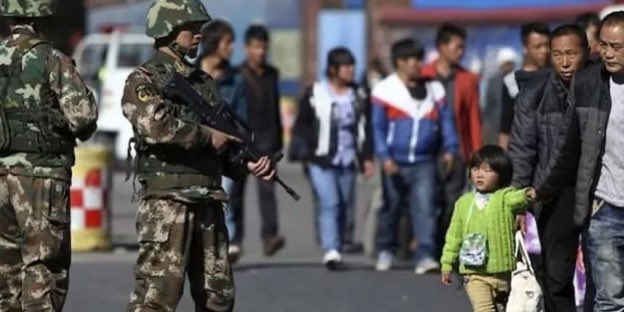 atalay_osman's tweet image. Avustralya Stratejik Politika Enstitüsü;Çin&apos;in 2017-2019 da 80 binden fazla Uygur Türkünü fabrikalarda çalışmaları için zorla gönderdiği ortaya konuldu.Çin,işkence kamplarındaki #UygurTürklerini çalıştırmak için ülkenin çeşitli yerlerindeki fabrikalara göndermeye hazırlanıyor