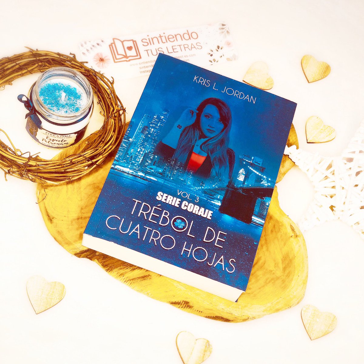sentirtusletras's tweet photo. ¡Hola lectores! Hoy os traemos la reseña de “Trébol de cuatro hojas” de @Kris_L_Jordan Una novela romántica donde la intriga y la superación están aseguradas.
https://t.co/ibzlTA2nMO https://t.co/RDTEQHlCpm