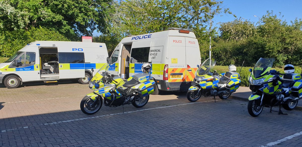 MPSRTPC's tweet photo. Officers from #NorthRPT assisting #MPSCVU with an operation at #Southmims targeting HGV's and Busses #tispol #TDQA3 https://t.co/L76ZdV03h1