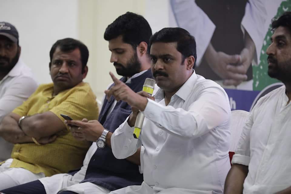 jagadee53490296's tweet photo. ಕಾಂಗ್ರೆಸ್ ಪಕ್ಷದ ಕಟ್ಟಾಳು ಪಕ್ಷದ ಮೊದಲನೇ ಕಣ್ಣು ಕಾರ್ಯಕರ್ತರು ಪಕ್ಷದ ಎರಡನೇ ಕಣ್ಣು ಸಾಮಾಜಿಕ ಜಾಲತಾಣದ ಜವಾಬ್ದಾರಿಯನ್ನು ಹೊತ್ತು ಉತ್ತಮವಾಗಿ  ಸೇವೆ ಸಲ್ಲಿಸುತ್ತಿರುವ ನಿಮಗೆ ಧನ್ಯವಾದಗಳು @annatarajgowda @srivatsayb @INCKarnataka @AVasudevamurthy @INCIndia @HasibaAmin @IYC @IncNelamangala https://t.co/56kEXJGvEY