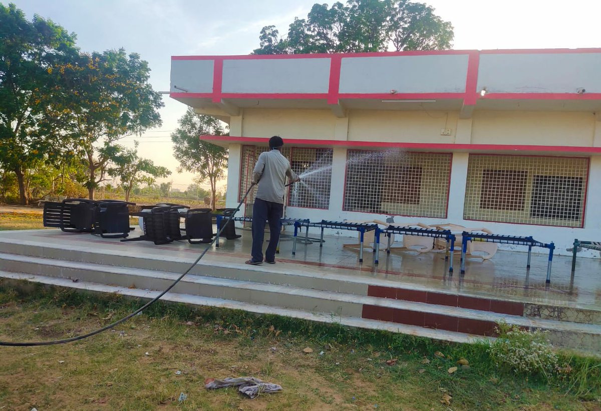 COPrantijNP's tweet photo. #CoronaUpdate 
#CoronaActivity
*પ્રાંતિજ નગરપાલિકા દ્વારા રેલ્વે સ્ટેશન જીઇબી પાછળ 52 ગોર પટેલ સમાજ વાડી માં સેનેટાઈઝિંગ ની કામગીરી હાથ ધરવામાં આવી.@COPrantijNP 
@akpstars1 https://t.co/XhTyiPMHgh