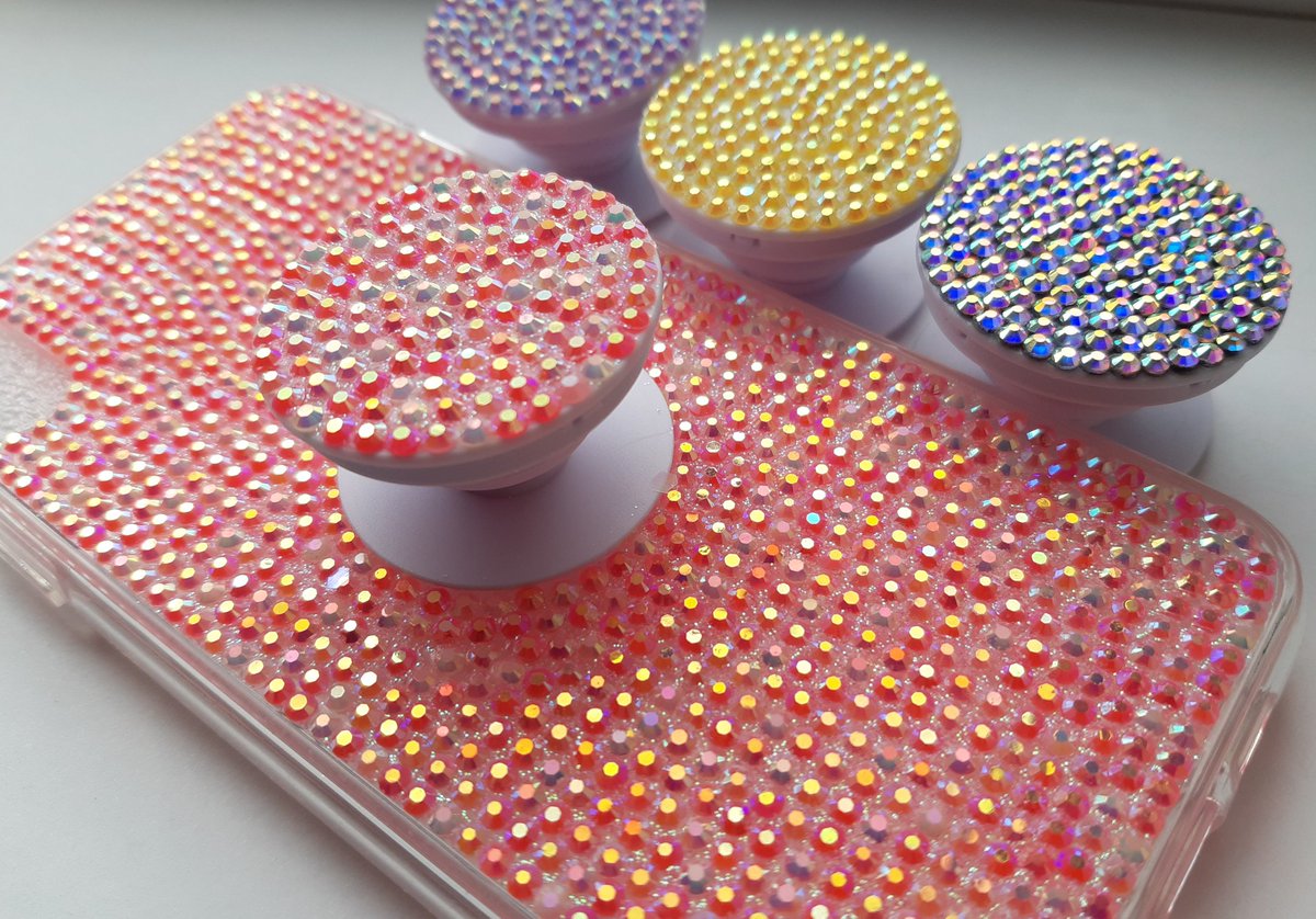 LucysDecoDen's tweet photo. A lovely pastel collection all ready for one customer #lockdowntreats #rhinestonesandglitter #popsockets #phonegrips #iphonexrmax #iphonecase #customcase #blingcase #pastelaesthetic #pinkaesthetic #sparkle #diy #handmadeinuk #personalisedgift https://t.co/W6r4ceIp4n