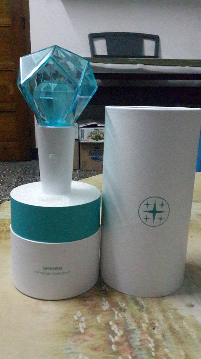 Day 12: picture of a SHINee lightstick (mine) 