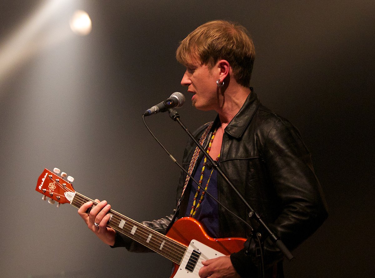 radio1be's tweet photo. De nieuwste versie van #wezullendoorgaan komt van Stef Kamil Carlens &amp; band, featuring Matt Watts. Een toppertje!  https://t.co/BjwkxizTZQ https://t.co/4N2rvJSkVN