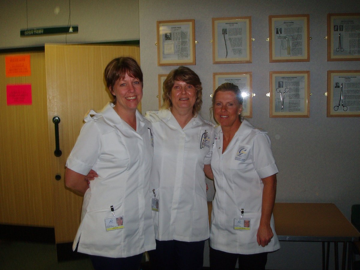 First day in a nurse's uniform (spot the yellow stripe) #IND2020 #InternationalNursesDay2020 @USWCareSciences