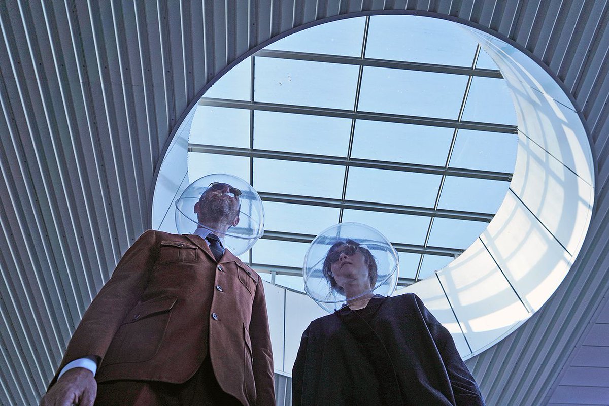 Plastique Fantastique'in 50’lerin karikatürlerinden ve ütopik manifestolarından esinlenen “Isphere” projesini inceleyin.
bonemagazine.com/tr/art-and-des…