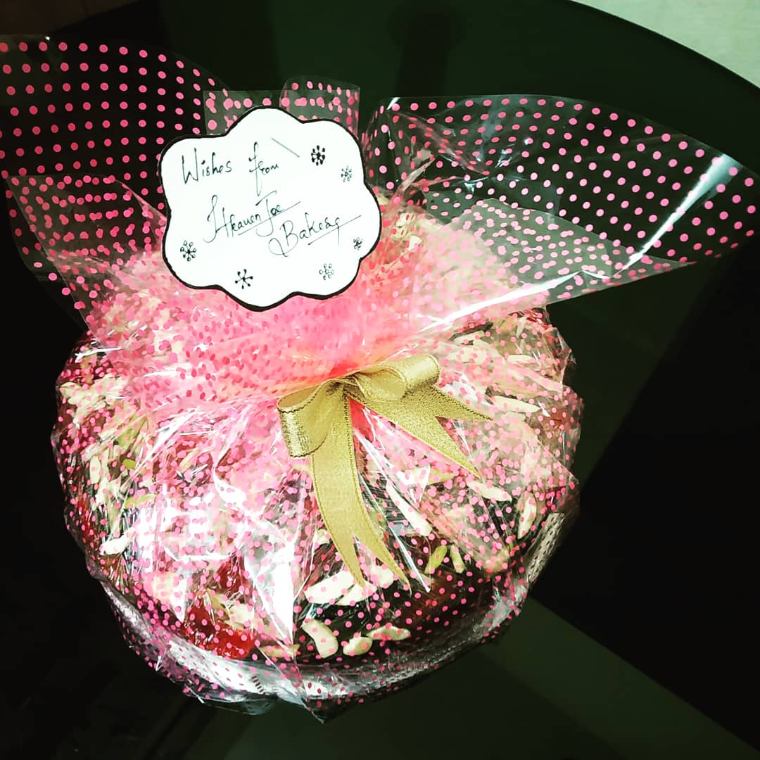 bjpulickan's tweet photo. Rich Plum Cake from HeavenJoe Bakes.. Thanku Jojo Uncle for the order..Happy Birthday Alen...😍😍 #hopeyouwillenjoyit #happybirthday #happybirthdayalen #plumcake #fruitcake
https://t.co/OmZBluTgbF https://t.co/P3IxNwRJSv