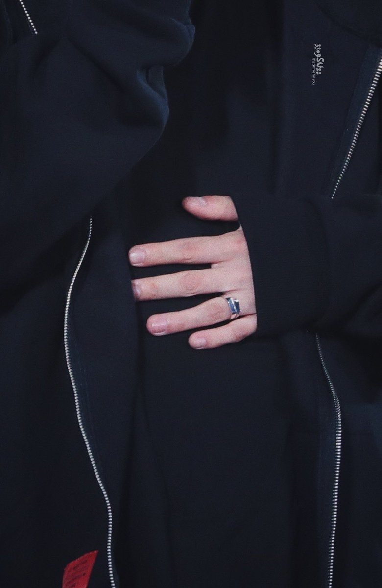 bts & army ring omg :((cr to  @LOVE_MAZE_0613