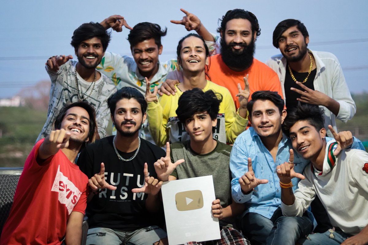 Pnkelaunde1's tweet photo. 100k+ Subscriber on YouTub 
#pn_ke_launde
#pnkelaunde https://t.co/2xt3ntQQ7u