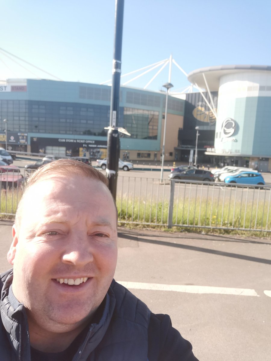 IMIHydronicUK's tweet photo. Oh hi there👋
Can't wait to see you lot later and buy @IMImrjasonmoore a beer for his birthday🍺
Seems I am a little bit early, what time are you all arriving 👀 https://t.co/mQTKX7AauG