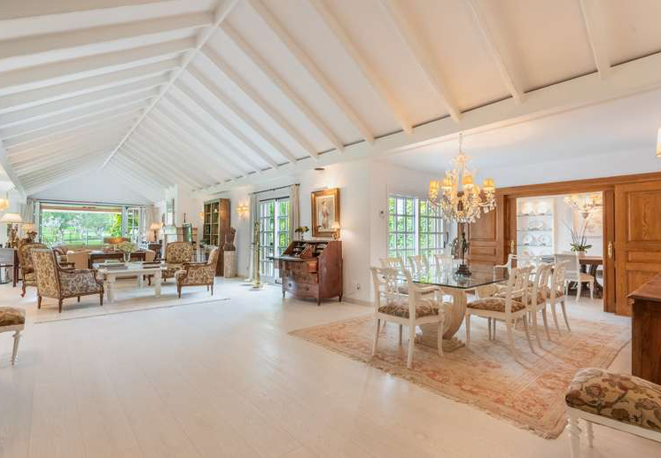 panorama_spain's tweet photo. Elegant front line golf villa in Los Naranjos! Exceptional property. Ref. 11621. https://t.co/ClHiDK93nW #losnaranjos #golf #golfproperty#marbellagolf #frontlinegolf #golflovers #marbellaproperty https://t.co/tVsmd4Xndv