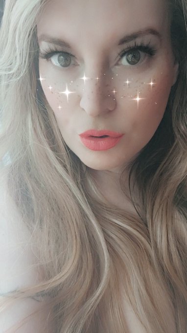 Good morning ☺️ https://t.co/KL0CcAV055<a href="/tag/thongthursday"class="tags"><span>#thongthursday</span></a><a href="/tag/heels"class="tags"><span>#heels</span></a><a href="/tag/panties"class="tags"><span>#panties</span></a>