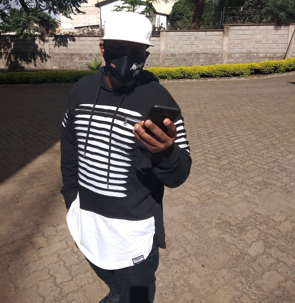 Noninimgenge2ru's tweet photo. Niko na content poa sana loading on my Youtube page. Nonini the true Kenyan story documentary and we are about to give you some dope live performances. Click on hio link https://t.co/ZPRYfYvsCl and Subscribe to my channel niko radar na cheki kama ume subscribe. #MgengetrueMask https://t.co/PHp1KUfHeU