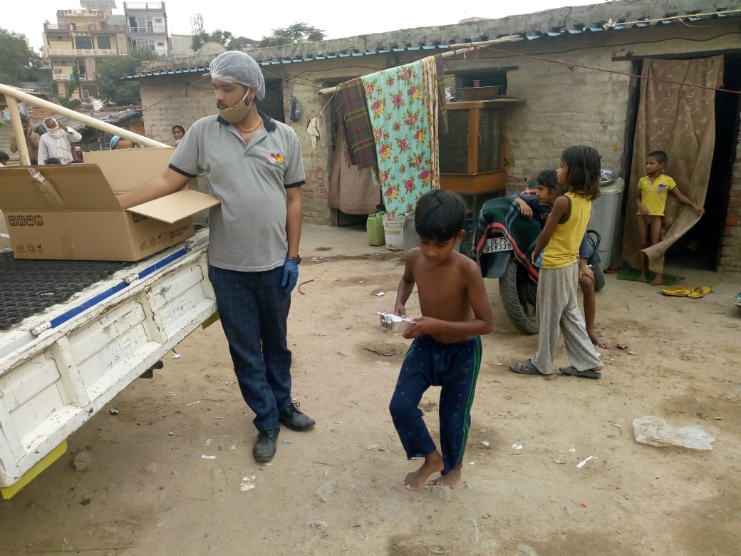 itvfoundation's tweet photo. The iTV foundation's food bank campaign, distributes 3000 food packets everyday, from our kitchen in gurgaon. The food packets are distributed in Nathupur Village and IFFCO Chowk.

InKhabar NewsX

#COVID19 #iTVFoundation #Enabler #lockdown #iTVFoundationFoodBank https://t.co/f0QFTuEDm3