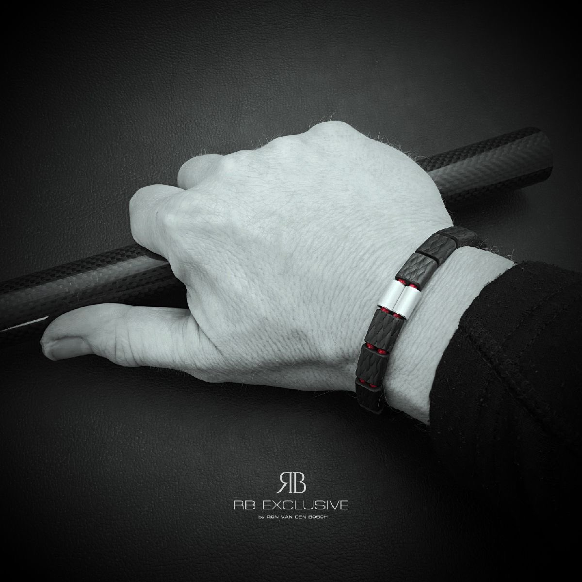 RONvandenBOSCH_'s tweet photo. Maak je outfit compleet met stijlvolle accessoires.
https://t.co/BHRidjhKM0

#armband #outfit #fashion #handgemaakt #carbon #rbexclusive https://t.co/XnGmtGvVRU
