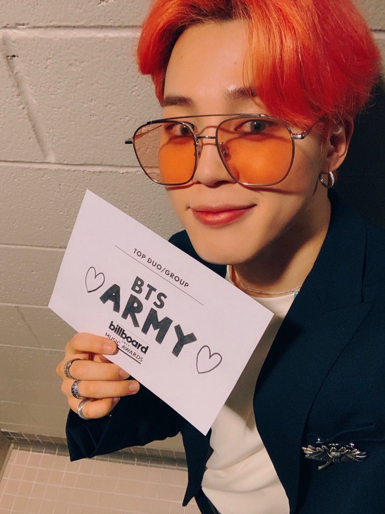 the way he wrote army on it ,, pls he’s the sweetest