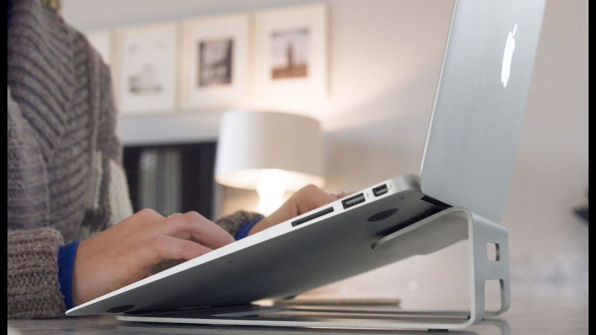 RebelOffice's tweet photo. Working from home has caused many workers to ditch their desktop PC for a mobile notebook or tablet but if you don't have these at the correct height then you're guaranteed to be using the wrong posture - use a riser and keep it at the correct eye level 👉 https://t.co/nli53xSxDU https://t.co/cMgSNLpW2i