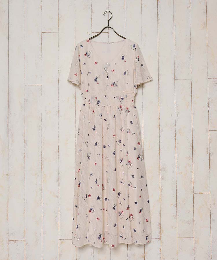 ブルーブルーエジャパン公式 ｗｅｂ限定予約商品 女の子らしいフラワー柄のワンピース すっきりした首元がこれからの季節にぴったり さらりとした着心地と長めの丈が魅力的 予約受付〆切5 21 木 10 00迄 カットドビーフォールフラワー