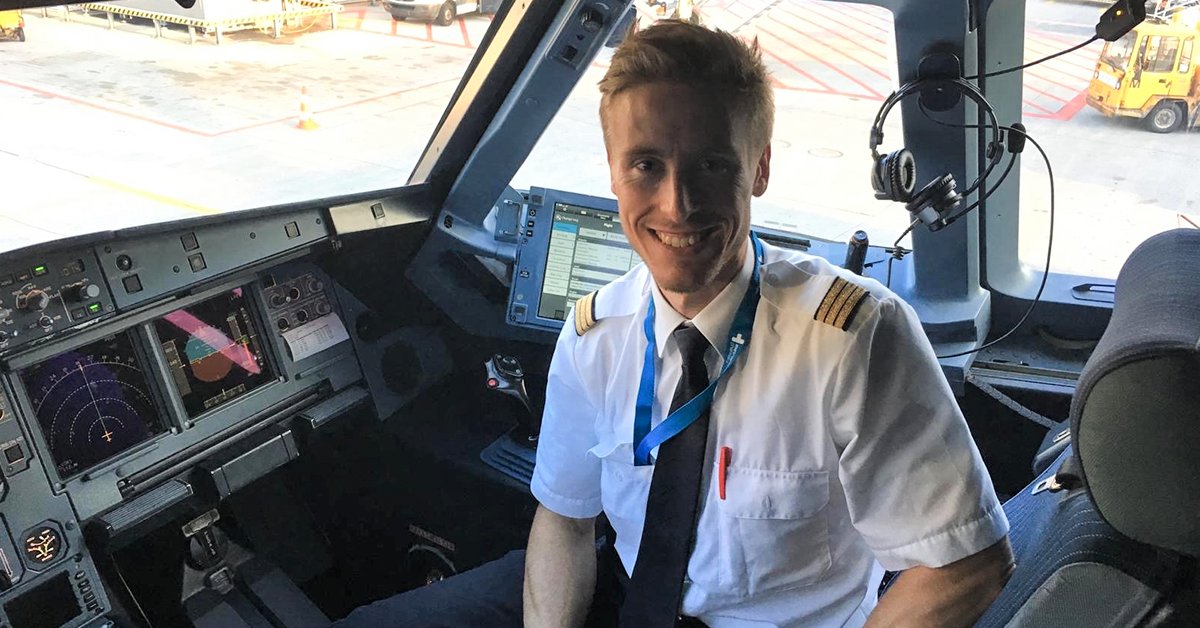lufthansa's tweet photo. Co-pilot above the clouds and a helping hand in the clinic on the ground. #Lufthansa pilot Maximilian Lehnert is currently working as a medic. We would like to express our sincere thanks to him and the medical specialists worldwide on International Nurses Day! #NursesDay https://t.co/ptzkCh3SBB