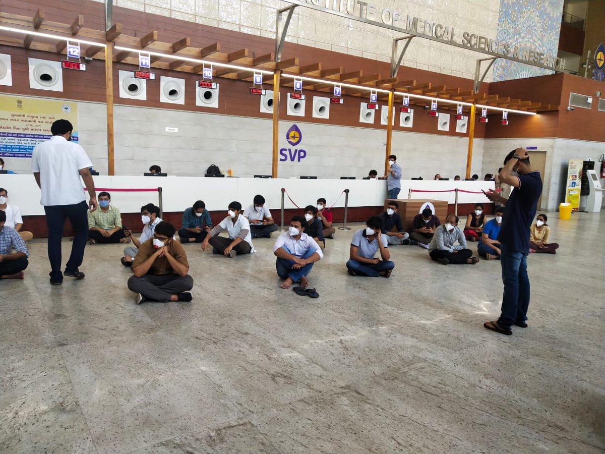 etfdoctor3's tweet photo. Resident doctors at SVP hospital demanding proper N95 masks for their protection....

This is how we are protecting our frontline corona warriors?
#MedTwitter 
@AmdavadAMC https://t.co/9mfObZTpa3