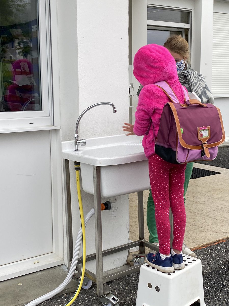 🏫 Reprise de l’école à Marnaz ce matin dans les groupes scolaires du Centre et Les Sages.

Belle coopération commune / écoles pour un accueil des enfants dans le respect des règles sanitaires.