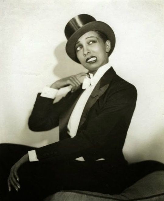 wikivictorian's tweet photo. Josephine Baker, an American-born French entertainer, French Resistance agent, and civil rights activist. Photographed in the 1920s. https://t.co/ZYVrs5bPlz