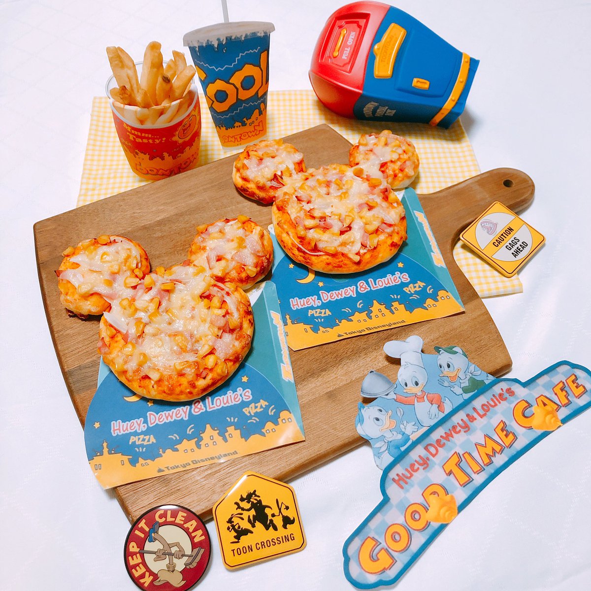 ミッキーピザトレーナーセット 東京ディズニーリゾートで販売している、ミッキーピザ、ベイマックス