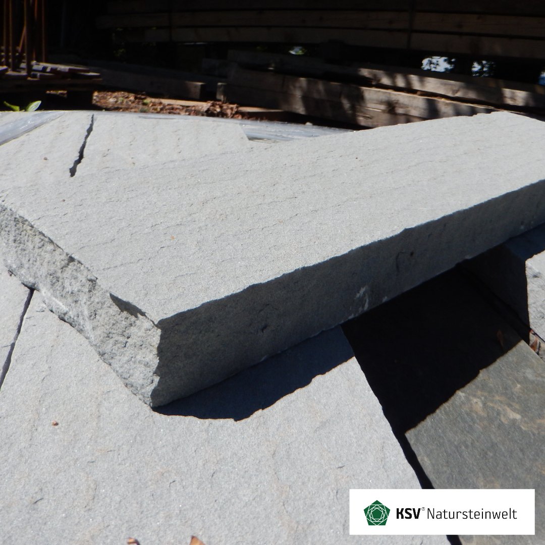 KSV_Biberach's tweet photo. Gewusst? #Naturwerksteine müssen nicht aufwändig entsorgt oder von Schadstoffen getrennt werden. Sie ordnen sich in den natürlichen Stoffkreislauf ein. #Naturstein - ein #Baustoff mit #Nachhaltigkeit und guter #Ökobilanz. https://t.co/Qu5hCA0YcA Das #KSV Team ist voller Ideen. https://t.co/wgoeDht8DW