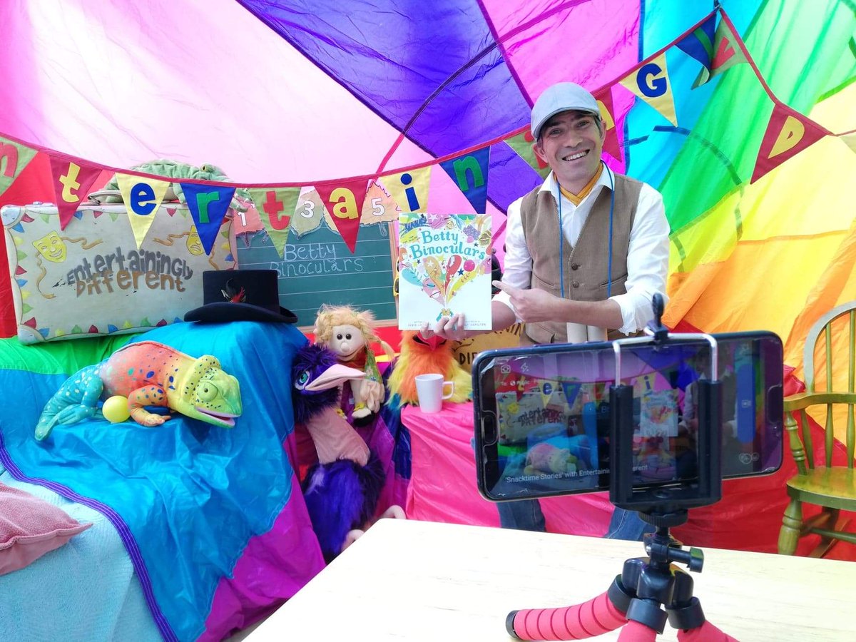 EntertaininglyD's tweet photo. @BookDevon @BooksPieces @ChildBookEvents @pbooksblogger @PictureBookDen Join Rob for @EntertaininglyD 'Snacktime Stories' live this Friday at 11am where he'll be sharing two fabulous picture books by @DavLawJones @apugstail https://t.co/lhZwv8QRqN