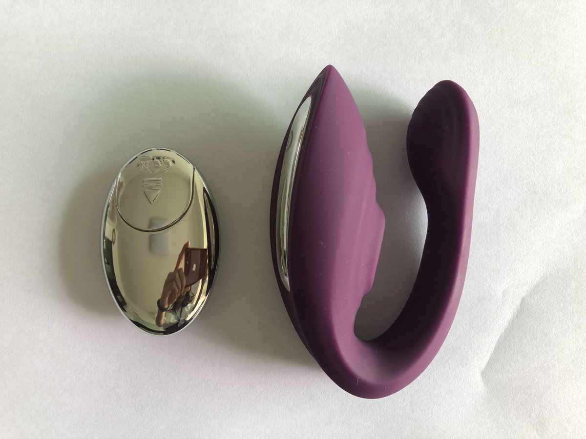 PeggyNi1's tweet image. Special offer this month,C shape toy with 7 knocking functions and 7 vibrating functions, wireless remote controller. Order 50pcs you can get free stuff this month. 🥳🥳🥳#chisa #Cshape Femaletoy