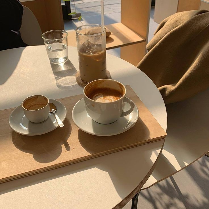 minbang_ly's tweet photo. •Anonymous notes.•

Taehyung se enamoró del chico que llegaba todos los días a la librería-café donde trabajaba. Un día se le ocurrió hablarle pero era mucha su pena que no se atrevía, así que decidió empezar a dejarle notas en cada pedido o libros que apartaba. https://t.co/ffnCNBIniq